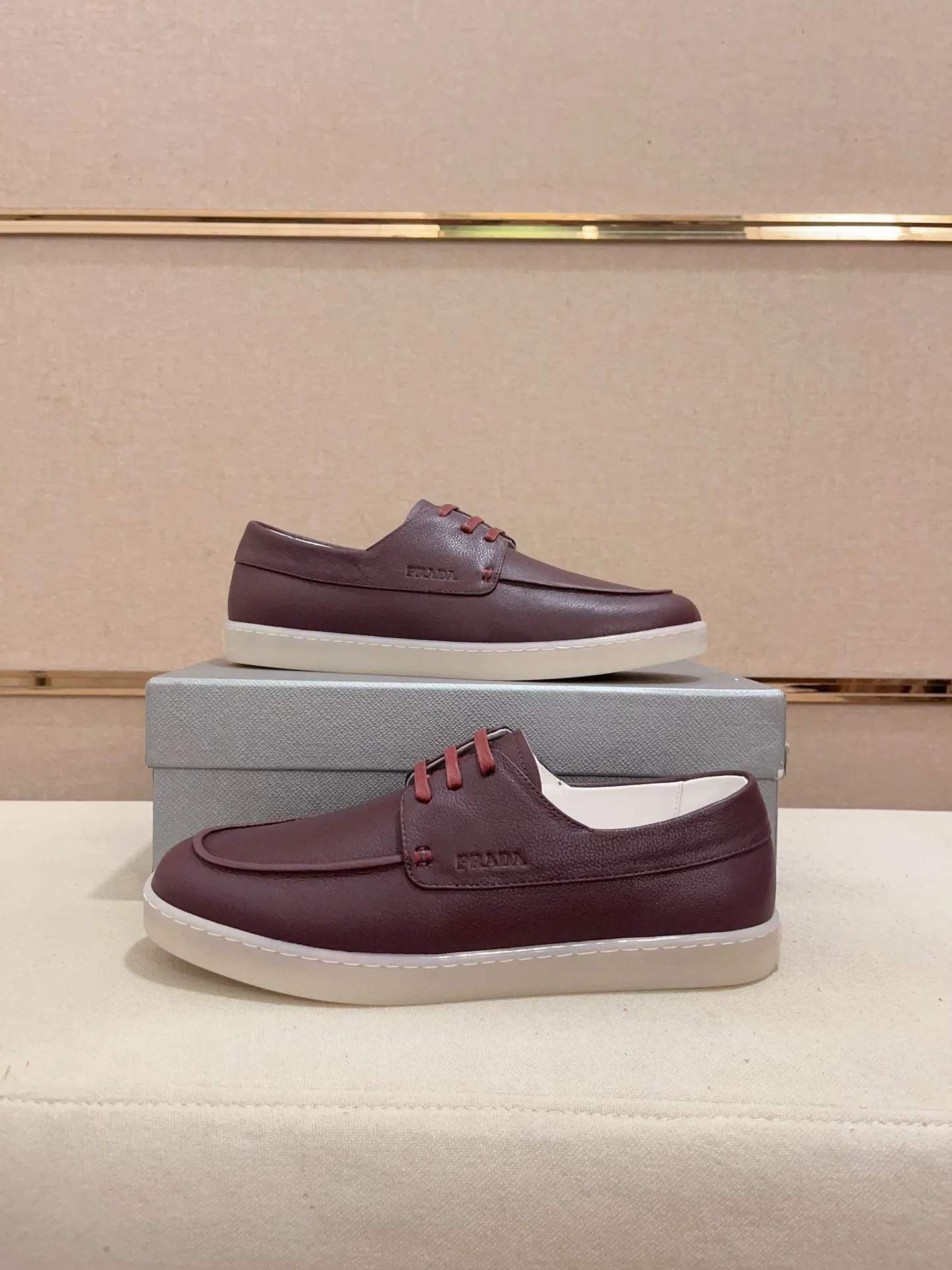 Men's shoes 💰 540💰 ✔️✔️✔️Higher version High-quality new PRADA (Prada) counters are launched at the same time. The new men's shoes and 😘 fabrics are made of high-tech glue-making technology. Lining: Full cowhide lining. 👍🏿 High-end ☄️ air-cushion molded anti-slip rubber outsole, exquisite lines, simple and elegant, comfortable and high-end for leisure travel. Code number: 38 to 44 (45 can be customized and cannot be returned or exchanged)